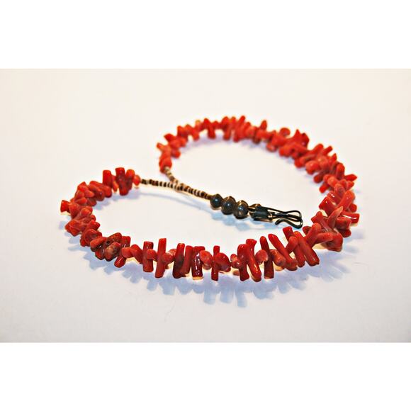 Vintage Native American Red Coral and Sterling Silver Hogan Bead Necklace - Picture 8 of 9